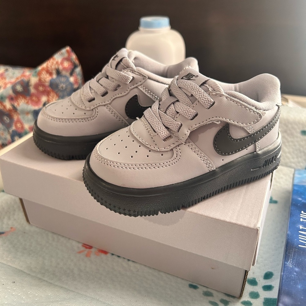 Nike Toddler Sneakers Grey/Black Size 5C
